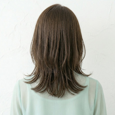 小顔くびれミディアムレイヤー＆透明感フォレスト