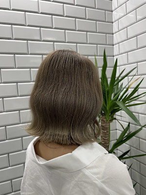 アッシュグレージュ