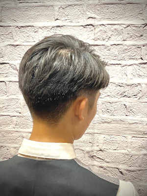 自然に仕上げるナチュラルツーブロックパートスタイル