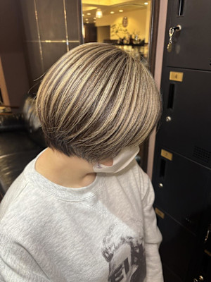 白髪ぼかし極細ハイライトベージュボブ