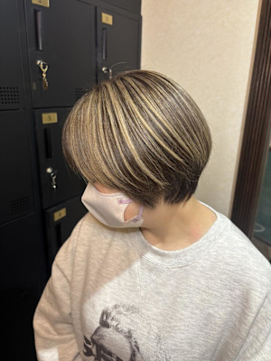 筋感たっぷり極細ハイライト✖透明感ボブ