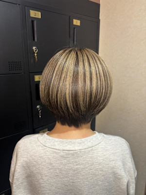 筋感たっぷり極細ハイライト✖透明感ベージュボブ