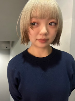 ミルクティーベージュ × コンパクトボブ