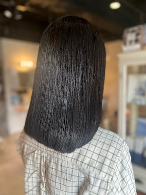 【圧倒的ツヤ感の美髪ストレート】