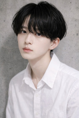 毛流れハンサムショートセンターパートメンズ黒髪爽やか