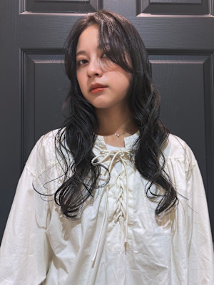 暗髪ロングヘア