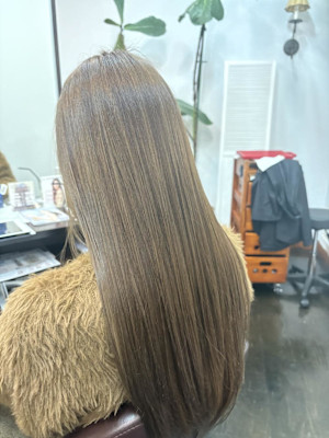 オリーブグレージュ