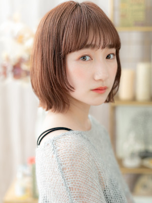 韓国風ベージュピンク外ハネ透け感ミニボブ　くびれミディアムb