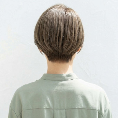 大人可愛い抜け感ショートレイヤー！40代のツヤ髪くびれボブ