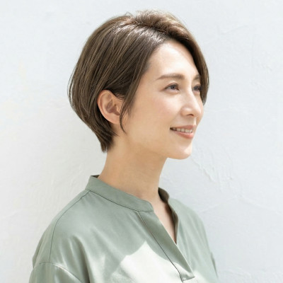 大人可愛い抜け感ショートレイヤー！40代のツヤ髪くびれボブ
