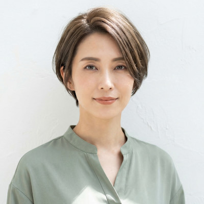 大人可愛い抜け感ショートレイヤー！40代のツヤ髪くびれボブ