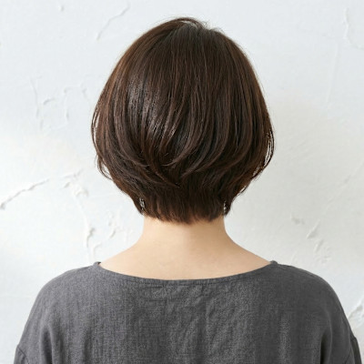 大人可愛い抜け感ショートレイヤー！40代のツヤ髪くびれボブ