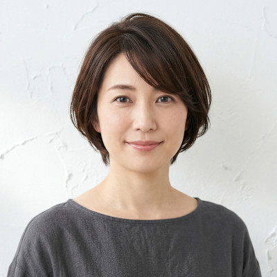 大人可愛い抜け感ショートレイヤー！40代のツヤ髪くびれボブ