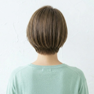 30代都会的大人ショート。面の艶＆動きアッシュベージュ