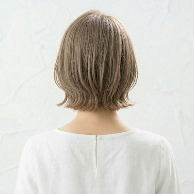 抜け感アッシュベージュ！外ハネくびれショートレイヤー