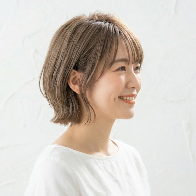 抜け感アッシュベージュ！外ハネくびれショートレイヤー