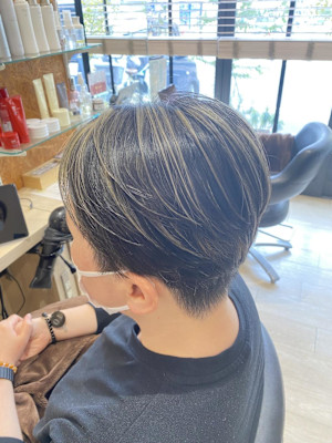 刈り上げショート×ハイライト