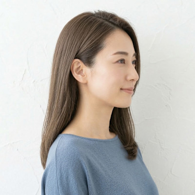 透明感アッシュグレージュの大人ワンカールミディ