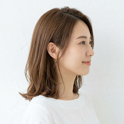 鎖骨ミディアム・ワンレン大人外ハネ【手入れ簡単・ツヤ髪】