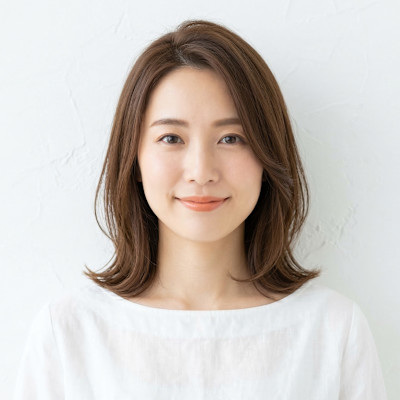 鎖骨ミディアム・ワンレン大人外ハネ【手入れ簡単・ツヤ髪】