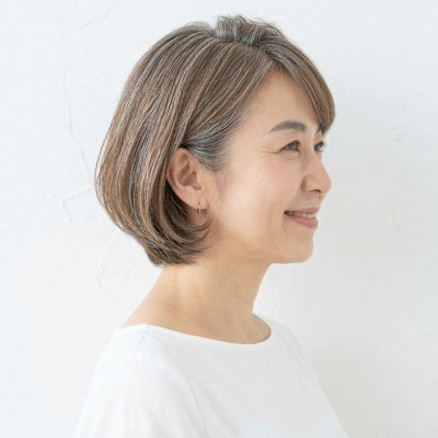 大人可愛い小顔ショートボブ◇手入れ楽ちん白髪ぼかしハイライト