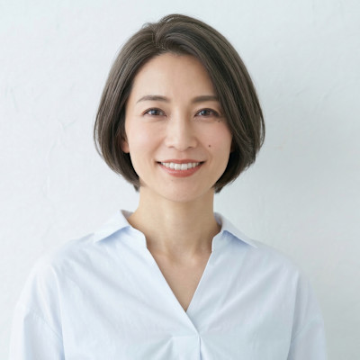 大人女性に。暗髪グレージュの時短ショートボブ