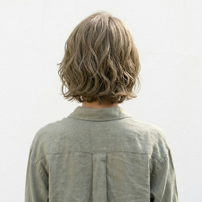 【大人上品】白髪を活かす艶オリーブベージュ×ふんわり美髪ボブ