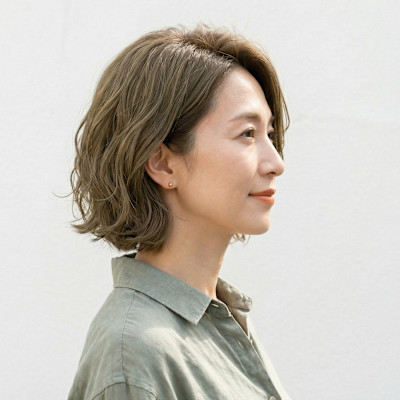 【大人上品】白髪を活かす艶オリーブベージュ×ふんわり美髪ボブ