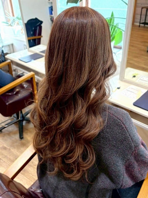 白髪ぼかしハイライト バレイヤージュ コテ巻き風 30代