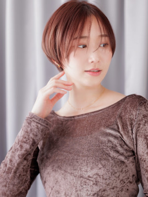 透明感ピンクベージュ ブリーチなしクールショート20代30代