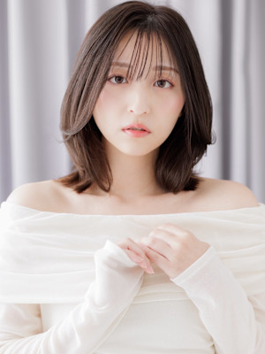 黒髪アッシュくびれミディアムレイヤーウルフカット30代40代