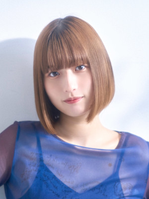 【La fith】ミディアムストレート×切りっぱなしボブ