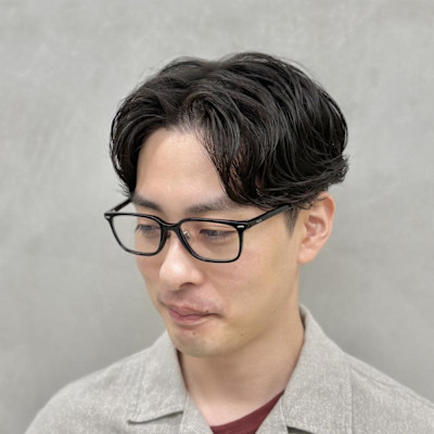 センターパート×フェザーパーマ