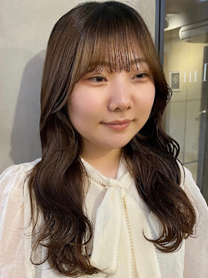 【赤みを消す透明感】肌を明るく見せるベージュカラー！