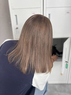 《矢崎萌々》ミルクティーブラウン/ブリーチカラー