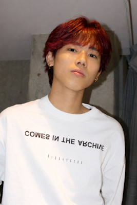 メンズワインレッド