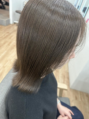 オリーブベージュ