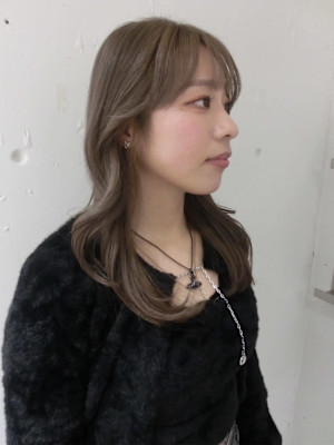 シアーベージュ × ナチュラルくびれミディ