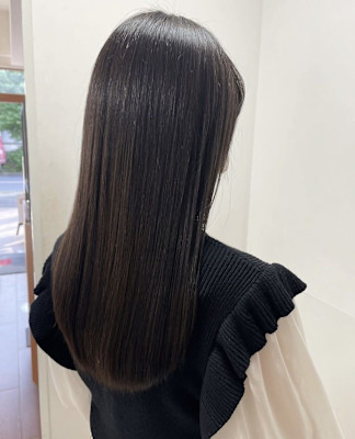 ダークブラウン×ツヤ髪スタイル