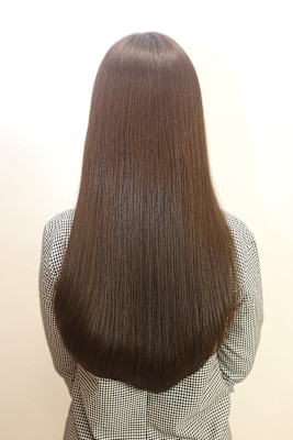 ダークブラウン×ツヤ髪スタイル