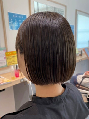 ダークブラウン×前下がり大人ボブ