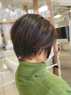 白髪ぼかしカラー×ハイライト×大人ショート