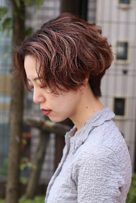 ハイライト×前下がりショート