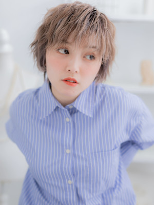 シャギーショートプードルパーマ金髪マッシュローライトカラーb