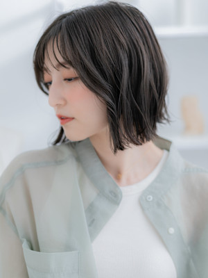 外ハネ黒髪オリーブグレー小顔ハッシュカット　ダークアッシュb