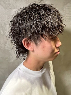 ミディアムウルフ ツイスパ 束感パーマ メンズカジュアル
