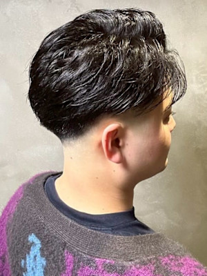 刈り上げショート フェードカット 黒髪 ビジネスヘア 20代