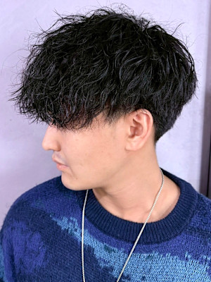 ツイスパ ツーブロックマッシュ 束感パーマ 黒髪ショート