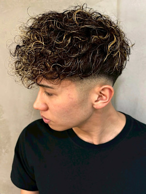 スパイラルパーマ ハイライト ブリーチ フェードカット