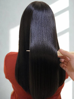 髪質改善トリートメント うるつやストレート 黒髪ロング